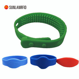 China free sample 125KHZ RFID silicone wristbands with logo supplier